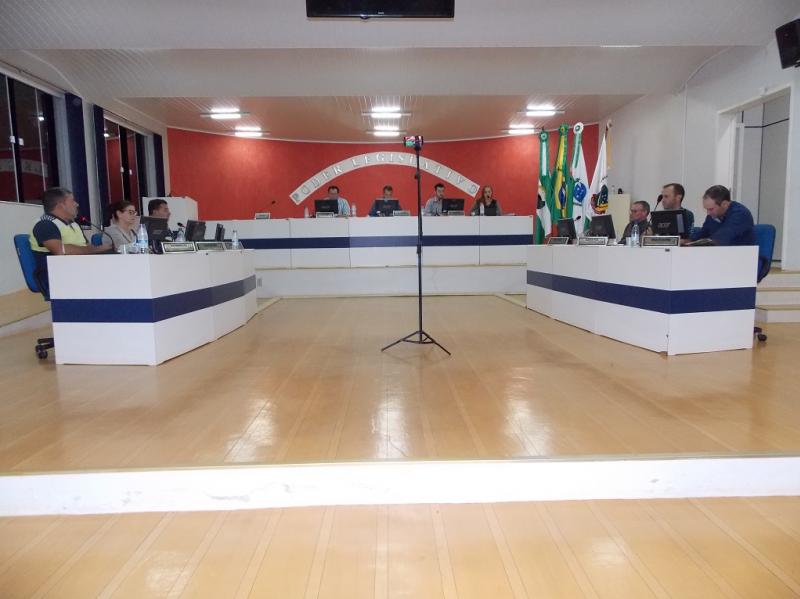 Vereadores aprovam projeto e servidores municipais terão 4.94% de RGA